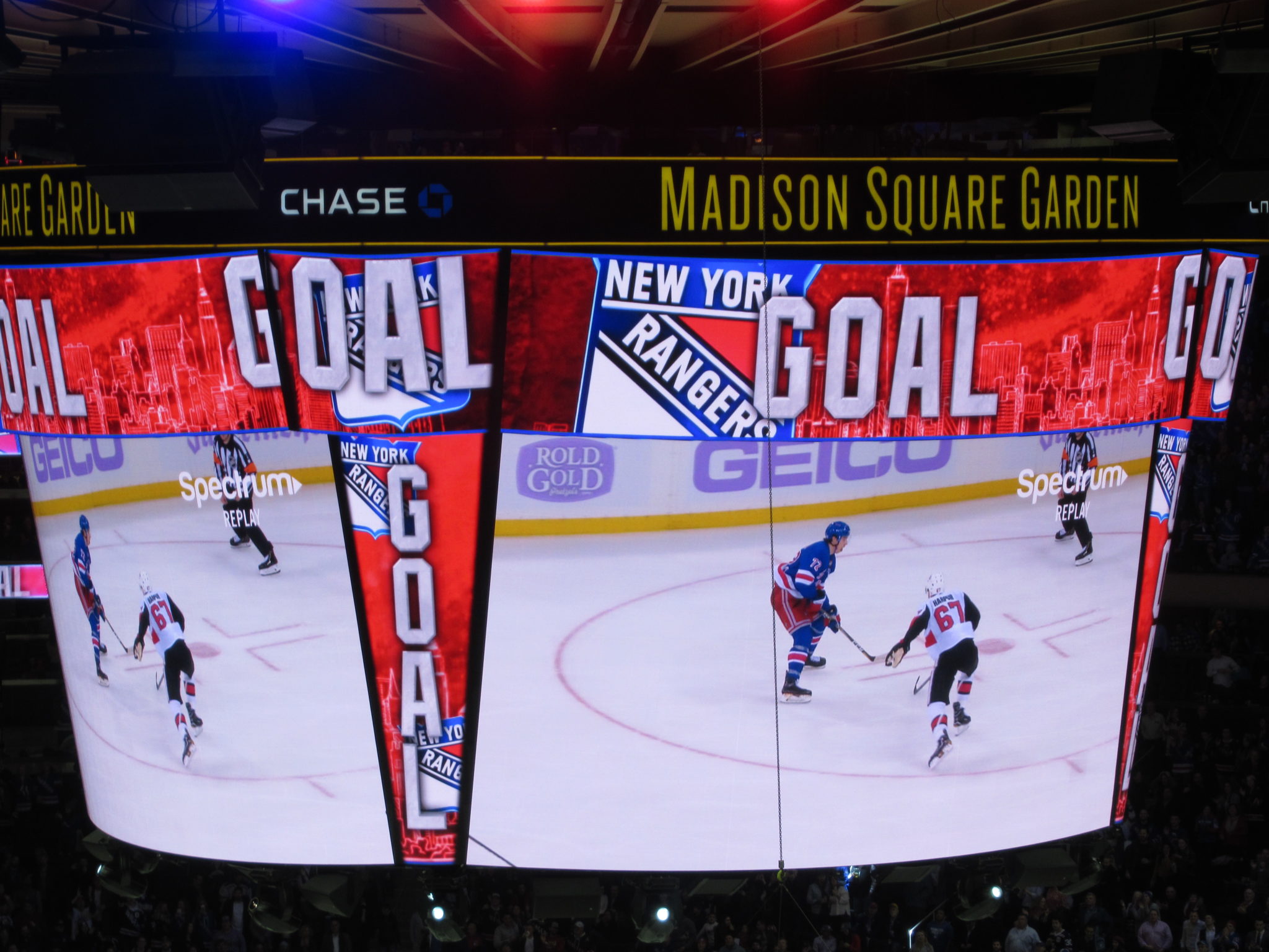 Le prix d'un match de hockey-sur-glace à New York - Hello New York